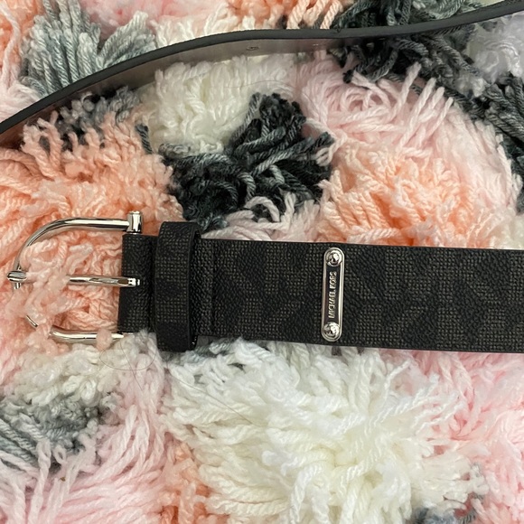 Black Michael Kors belt - Picture 3 of 5